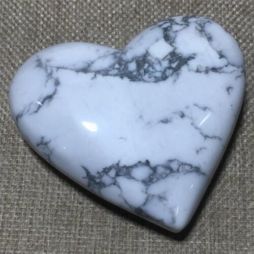 Natural Howlite Quartz Crystal Heart Mascot Craft Ornament Feng Shui Healing White Rock Gemstone Home Decoration Collection