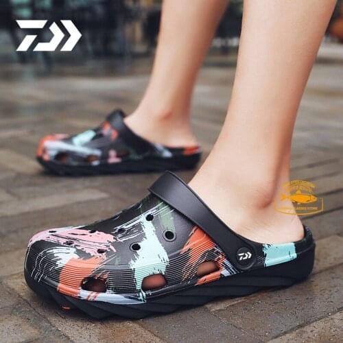 New Daiwa Fishing Sandals Hole Shoes Couple Home Slippers Summer Hollow Out Buckle Men and Women Beach 39-45