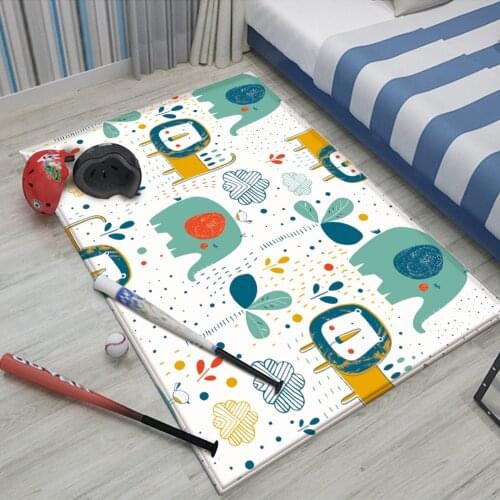 Hot Sale Non-Slip Children Flannel Carpet Baby Hand Print Carpet Baby Play Mat Cute Lion Elephant Children Comfortable Carpet