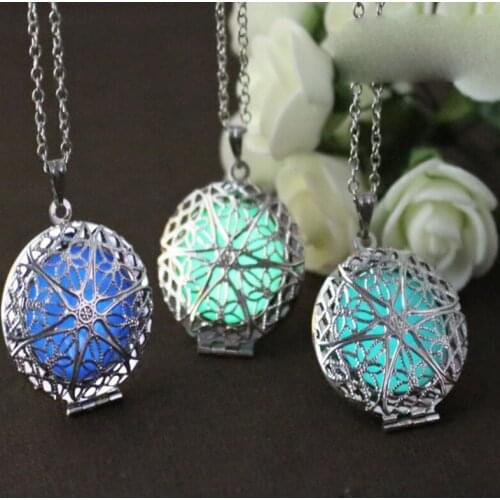 Wholesale New Fashion Creative Openable Hollow Photo Box Luminous Pendant Necklace Jewelry