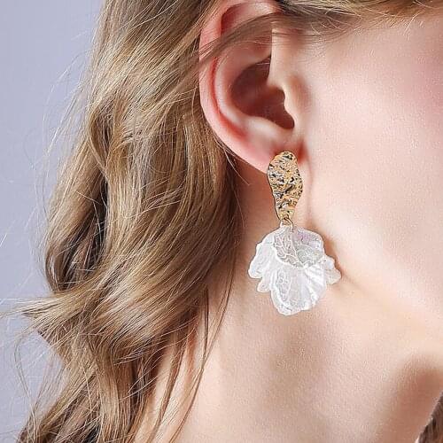 SUMENG New Korean White Shell Flower Petal Drop Earrings For Women Statement pendientes Trendy Jewelry 2021 Jewelry Gifts