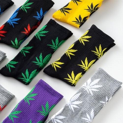 New fashion womens socks cotton thread in the tube color maple leaf socks high quality maple leaf men and women cotton socks