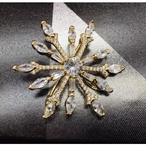 Flowers Small and exquisite micro-inlaid zircon gold brooch pin design mini zircon CZ micro flower plant brooch