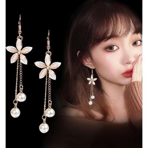 2019 A New style of European and American Fashion Pearl long Flower earrings ladies' temperament with ear stud earrings