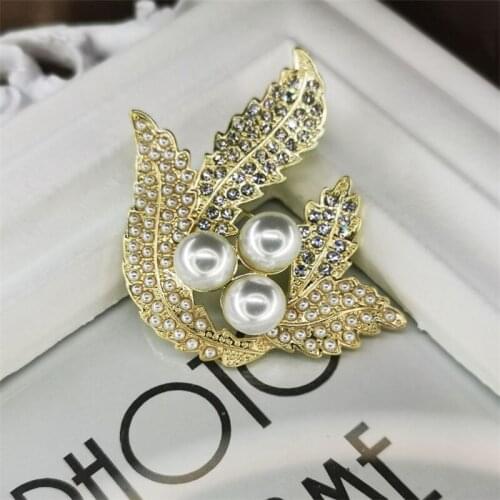 Industry in Europe and the plant leaf, flower artificial gem pearl brooches restoring ancient ways female alloy jewelry
