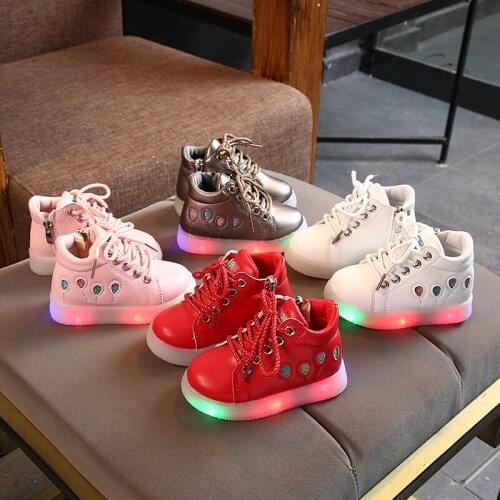 Glowing Sneakers LED Lighted Childrens Shoes 2020 New Children Casual Shoes Girls Soft Bottom Light Shoes Crystal Luminous Sole