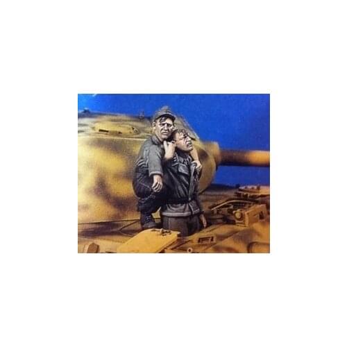 German resin soldier of World War II wounded tank crew two-person kit model 1：35