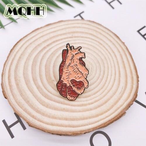 Cartoon creative organ heart enamel brooch red hug hand in heart alloy badge cowboy clothes bag pin cute sweet woman jewelry