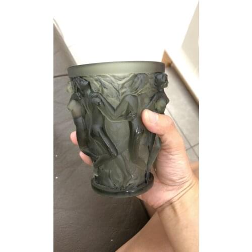 Model with figures of women cup mug small vase