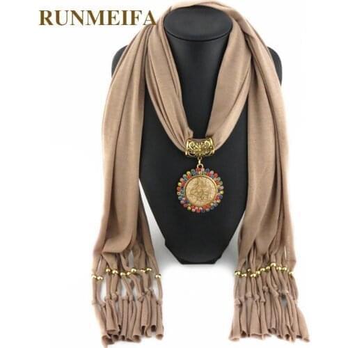 RUNMEIFA Trendy Pendants Necklaces Scarf Solid Color Circle Alloy Acrylic Animal Pendant Scarf Accessories Scarf Free Shipping