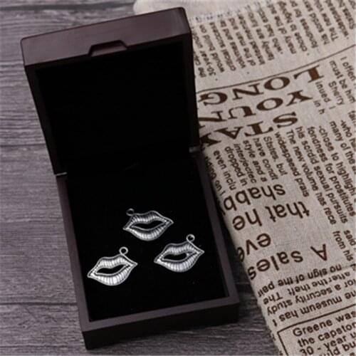 WKOUD 10pcs Silver color Beauty Lips Glamour Alloy Pendants For Necklace Bracelets DIY Popular Jewelry Handmade A888