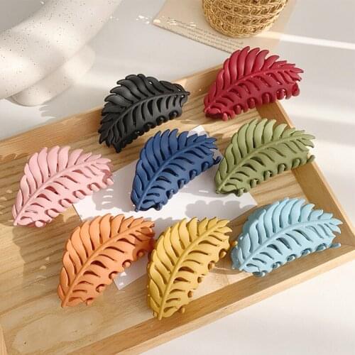New Candy Colors Leaf Shape Hair Claws for Women Girls Sweet Fashion Hair Accessories Girls Hair Clips Ponytail Holder Hair pins