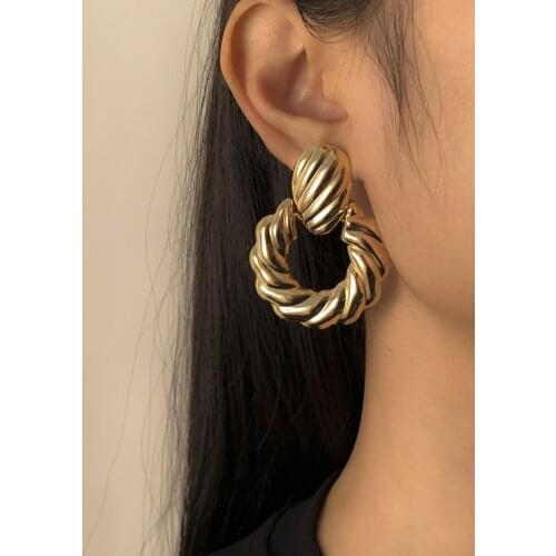 Exaggeration Winding Stud Earrings Retro Gilded Twist Twist Twist Charm Womens Jewelry Round Statement Unusual Stud Earrings