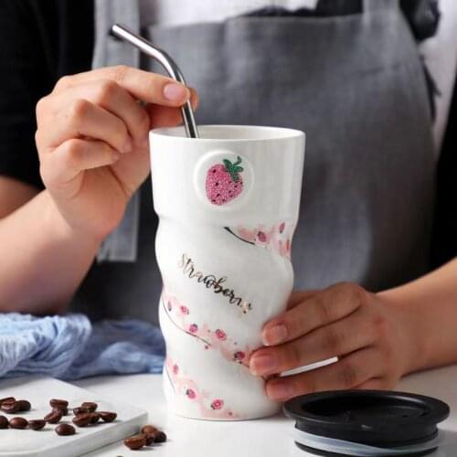 Creative Strawberry Ceramic Handy Cup 500mL Large Capacity With Lid Office Home Lovely Fruit Straw Water Cups