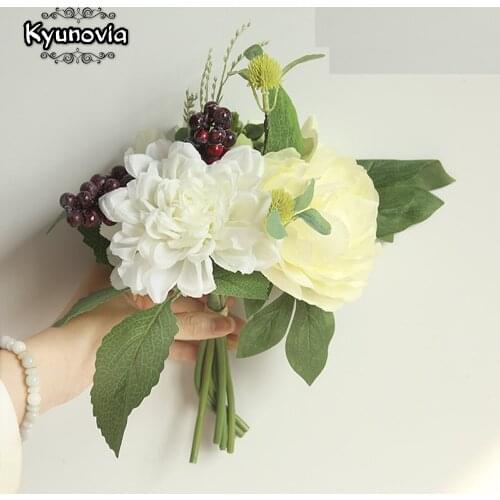 Kyunovia that Wedding Bouquet is composed Of Green leaves Artificial Silk Hydrangea Flower Berry and Dahlia Bridal Bouquets D111