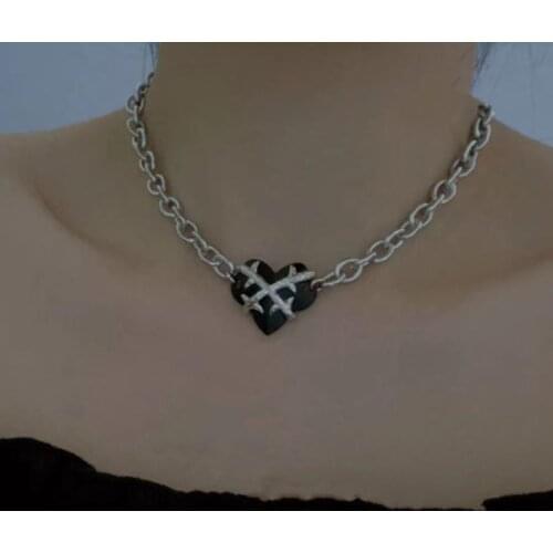 VSnow Hiphop Black Love Heart Thorns Chokers Necklace for Women Girls Stylish Chunky Curb Chain Metal Pendant Necklace Jewelry