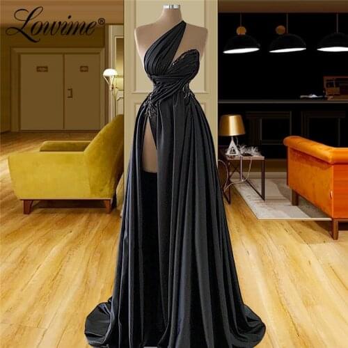 Hot Sexy Simple Black Party Dress Long A Line Sequins Beading Prom Dresses 2021 Custom Made Pleated Satin Celebrity Prom Gowns