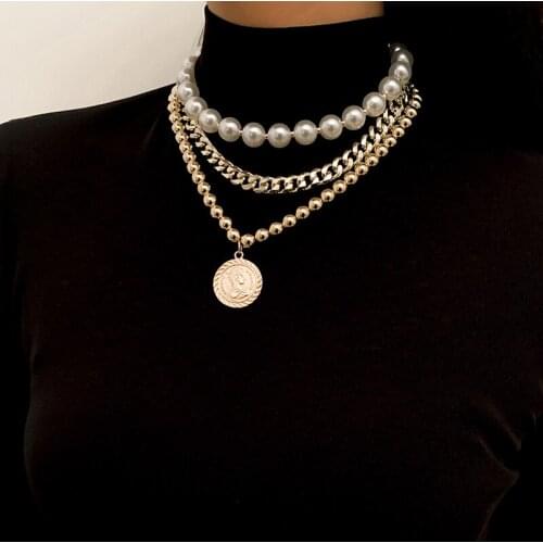 2021 New Retro Imitation Pearl Set Necklace Womens Temperament Mix and Match Portrait Pendant Necklace Jewelry Gift