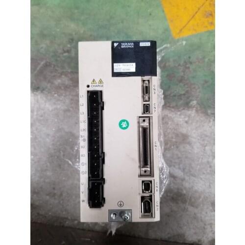 SGDV-7R6A01A SERVO driver , used in good condition . 80% appearance new , good working , free shipping
