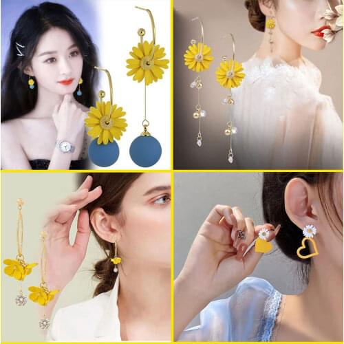 Korean Style Cute Small Daisy Flower Stud Earrings For Women Girls Sweet Statement Asymmetrical Earring Party Jewelry Gifts