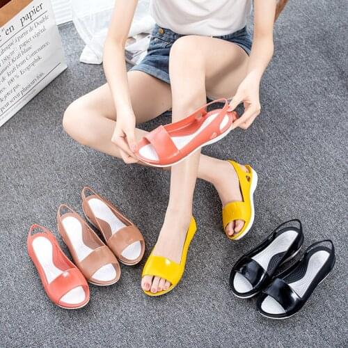 Women Clogs Jelly Sandals Home Non-Slip Summer Hole Shoes Female Flat slippers Plastic Female Girls Waterproof EVA Garden Shoes