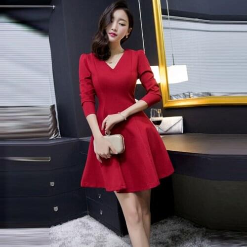 2018 spring new womens temperament V-neck dress Hepburn Wind Slim thin female red A-line dress Puff
