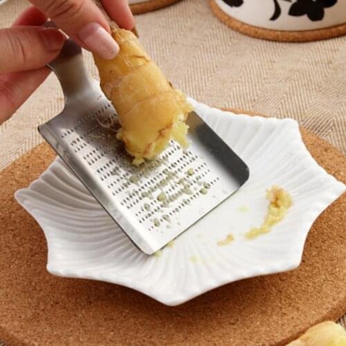 Practical Kitchen Ginger Wasabi Stainless Steel Garlic Grater Bento Mill Tool Home Kitchen Portable Food Grinder Kitchen tool