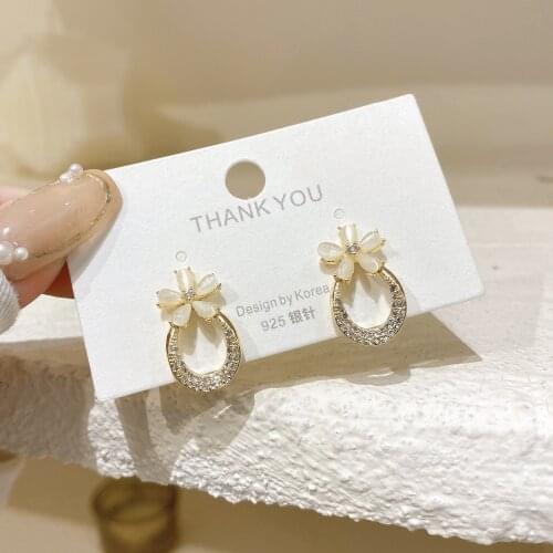 Light Luxury Micro-Inlaid Hollow Oval Flower Earrings Ins Wind Net Red Temperament Ear Stud Retro Fashion Jewelry