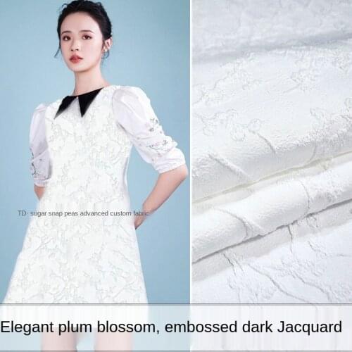 Elegant three-dimensional embossed plum dark pattern yarn-dyed jacquard fabric, sewing fabric factory shop is not out of stock