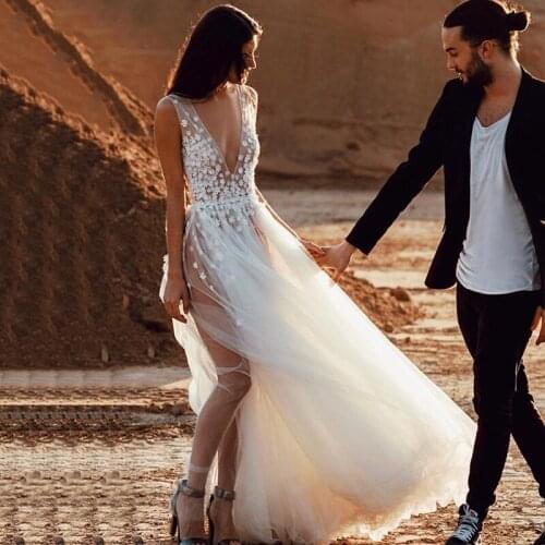 Eightree Sexy Beach Wedding Dresses Lace Bride Dress 2021 Vestido de Noivas V neck Split Side Sleeveless Wedding Gowns