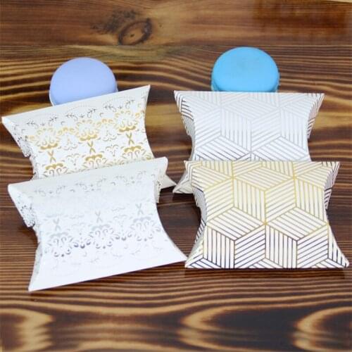 50Pcs European Gold Silver Stamping Pillow Pillow Shape Candy Box Paper Wedding Party Favors Kids Birthday Christmas Gift Bag