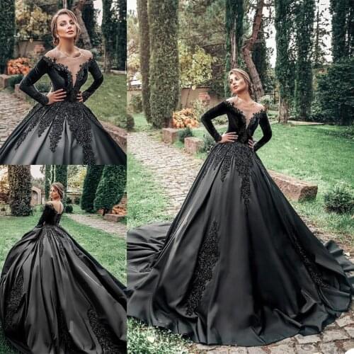 Gothic Wedding Dresses Black Vintage Ball Gown Sweetheart Long Sleeve Floor Length V Neck Lace Bridal Robe
