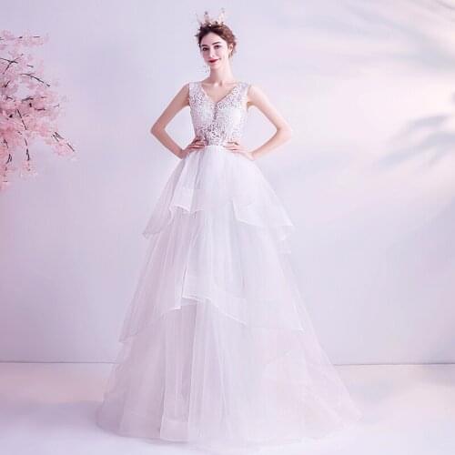 V-neck Wedding Dress Skinny Exquisite Lace Wedding Gown 458