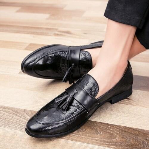 Classic Patent Leather Wedding Shoes Mens Slip-On Banquet Loafers Moccasins Tassel Fringe Formal Dress Shoes PU Casual shoes