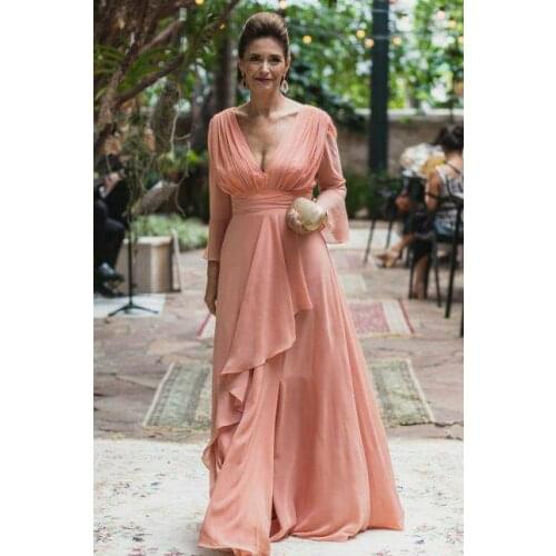 Vintage Long Chiffon Pleated Mother of the Bride Dresses with Sleeves Floor Length Pink V-Neck Wedding Party Dresses for Women