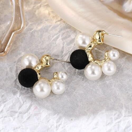 Fashion Personality Jewelry with Bohemian Type C Hair Ball Pearl Creative Earrings for Birthday Gift Wholesale