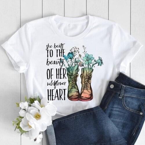Colored She Beats To The Beauty Of Her Wildflower Heart T-shirt Aesthetic Boho Top Tee Vintage Women Inspirational Quote Tshirt