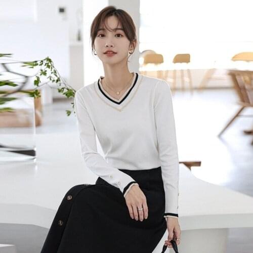 Contrasting color v-neck sweater loose early autumn 2021 new womens blouse long-sleeved short bottoming shirt