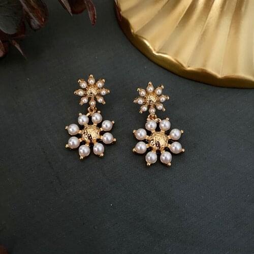 Retro Flower Imitate Pearl Stud-Ear Cute Wedding Gifts Mujer Personality Earrings Dangle Modern Female Party Accessories