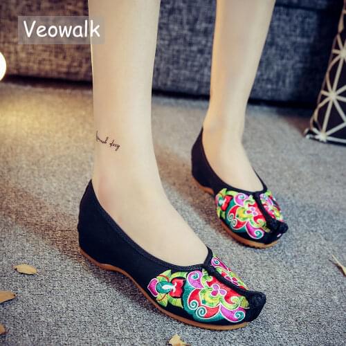 Veowalk Handmade Womens Flats Chinese Tradition Opera Embroidery Shoes Old Beijing Soft Sole Casual Breathable Cloth Shoes