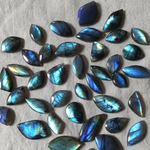 Druzy Natural Crystal Labradorite Pendant Flowing Light Cat Eye Effect Reiki Healing Glitter Stone for Man and Woman Jewelry