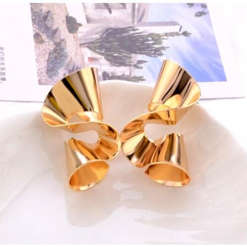 Fashion Irregular Twisted Stud Earrings for Women Minimalist Spiral Statement Metal Earrings Punk Style Party Jewelry Wholesale