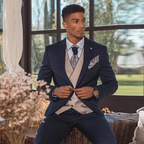 Navy One Button Tailored Mens Suit Peaked Lapel For Wedding Blazers Male Tuxedos Groom Wear With Jackets Vests And Pants