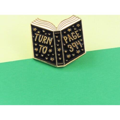 Book pins TURN TO PAGE 394 Brooches Book Library Enamel pins Lapel pin Badges Brooches for Student Reader kids Gift brosa Bijoux