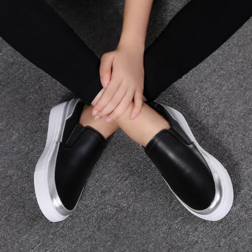 2021 Autumn and Winter Leather Flat Casual Loafers Women Soft Non-Slip White Shoes Skateboard Shoes Soft Bottom Skateboard Shoes