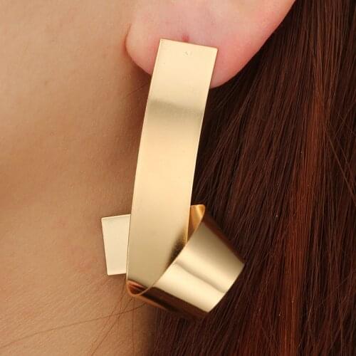 FNQUFUJ Stud Earrings