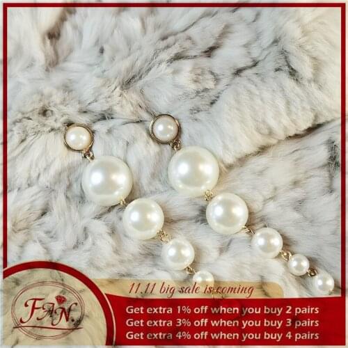 2021 Trend Wedding Party White Imitation Pearl Ball Bunch Nice Charming Hyperbole Temperament Fashion Stud Earrings Girl Women