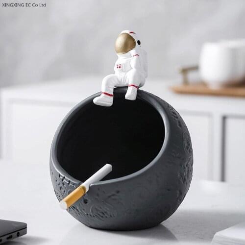 Nordic Household Ceramic Ashtray Creative Individualized and Popular Office Living Room TV Cabinet Astronaut Decoration Gift
