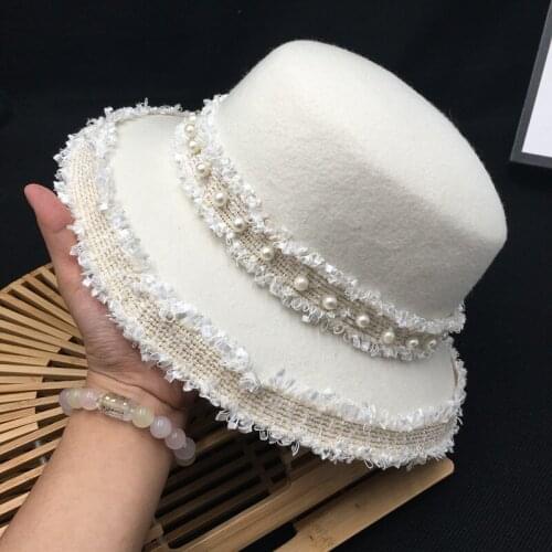 New winter white wool female celebrities, Hepburn wind basin noble bell-shaped face little fisherman Jazz cap