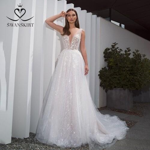 Romantic V-neck Tulle Wedding Dress SWANSKIRT F261 Boho Beaded Appliques A-Line 3D Flowers Illusion Bridal Gown Vestido De Noiva